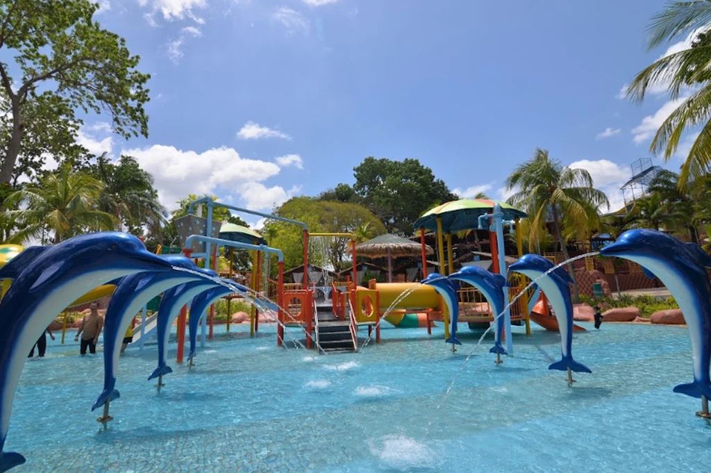 Taman Tema Air AFamosa Water World 2