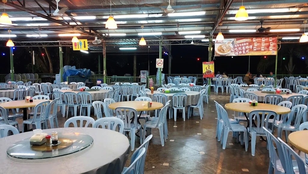 Restoran Pemandangan Taman 2