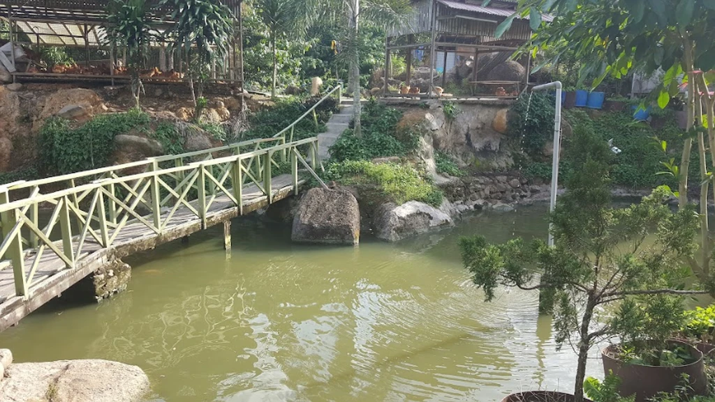 Restoran Pemandangan Taman 3