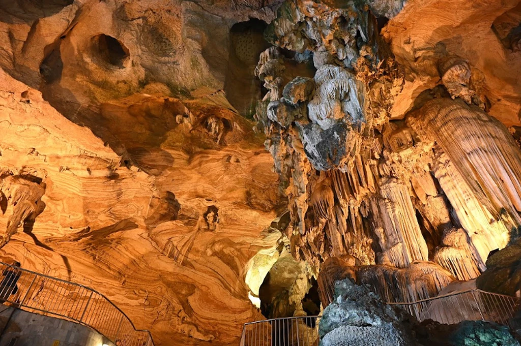 Kek Lok Tong Cave Temple