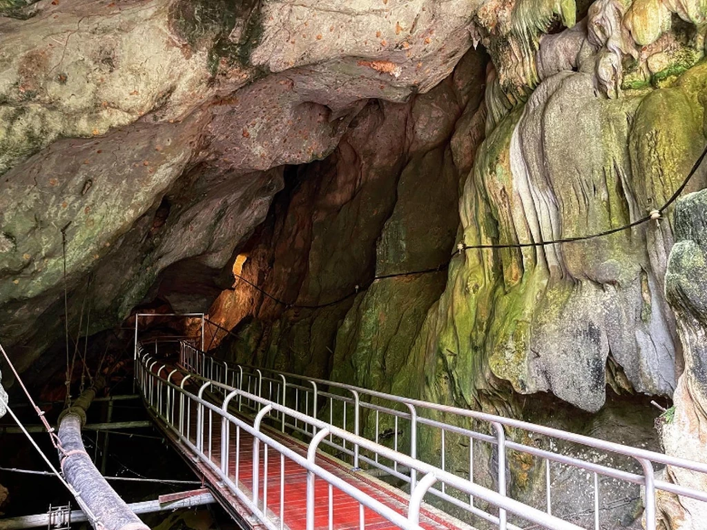 Kelam Cave