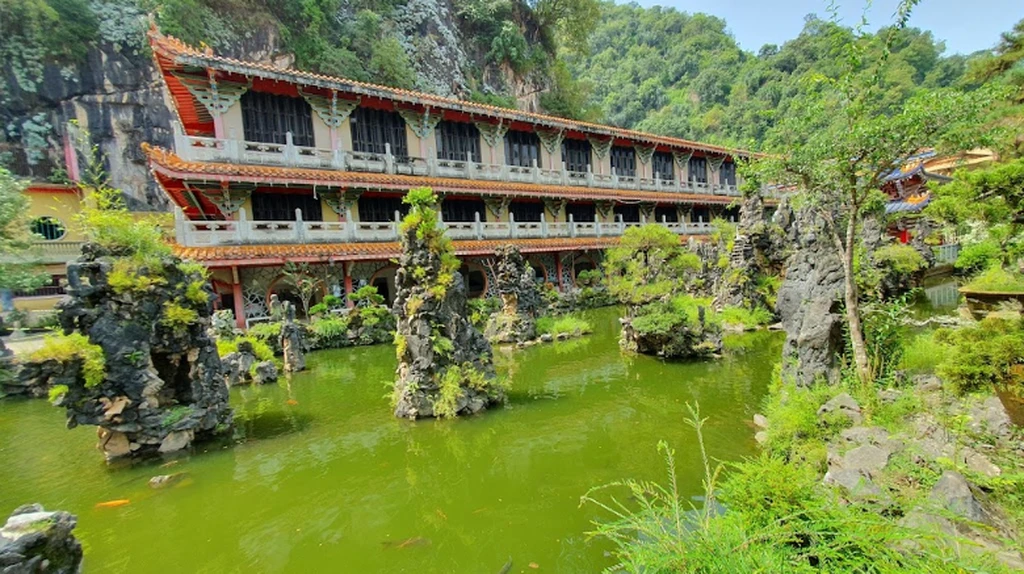 Sam Poh Tong Cave Temple