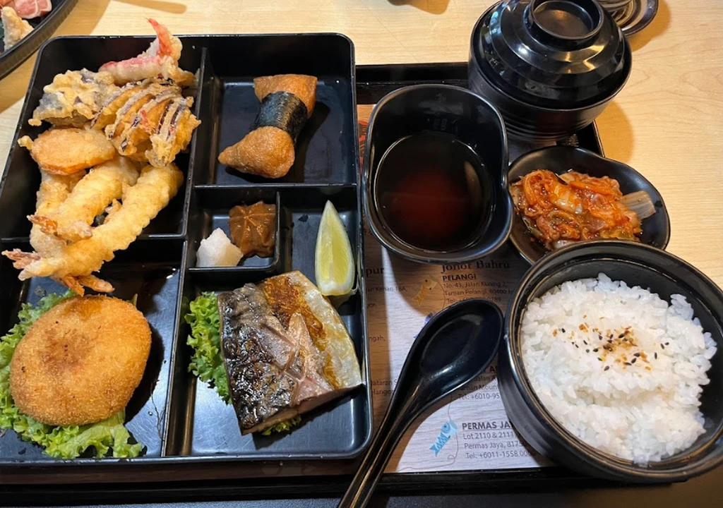 Warakuya Japanese Restaurant 1