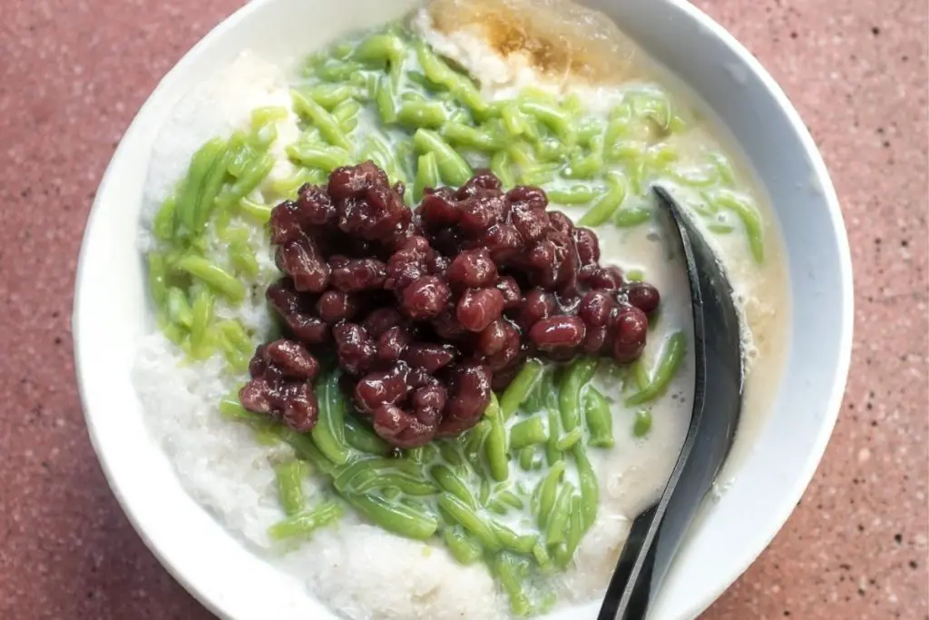 11. Cendol (Iced Desserts with Green Rice Flour Jelly)