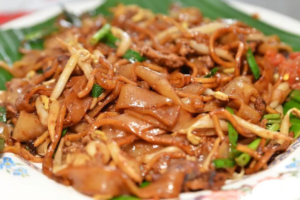 3. Char Kuey Teow (Fried Flat Rice Noodle)