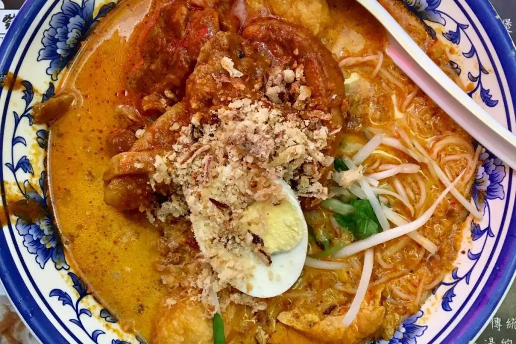 8. Curry Laksa/Curry Mee (Noodles in Curry Soup)