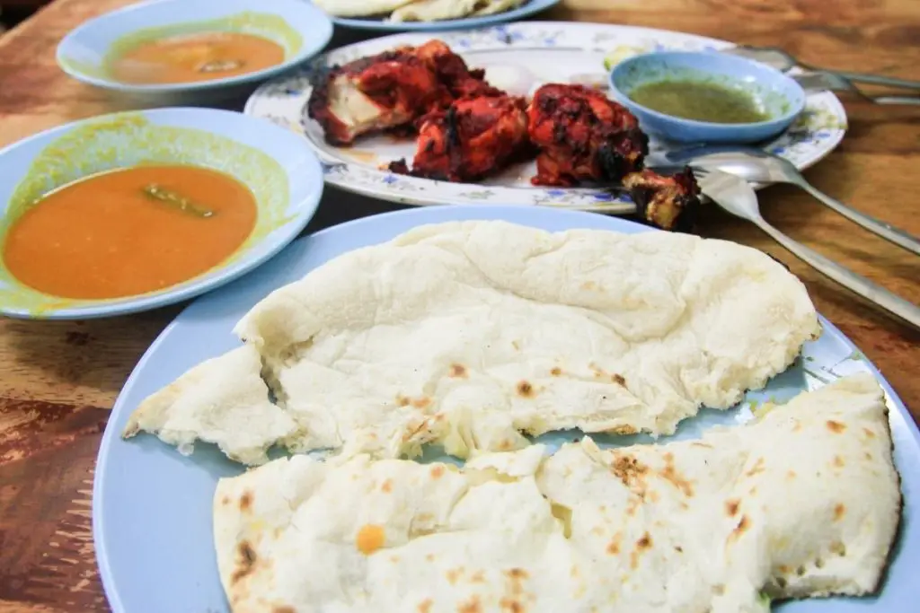 44. Naan (Roti Pipi Tebal India)