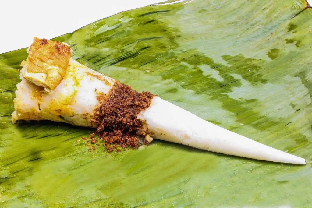 95. Nasi Tumpang/Nasi Tupe (Compressed Rice in Banana Leaf Cone)