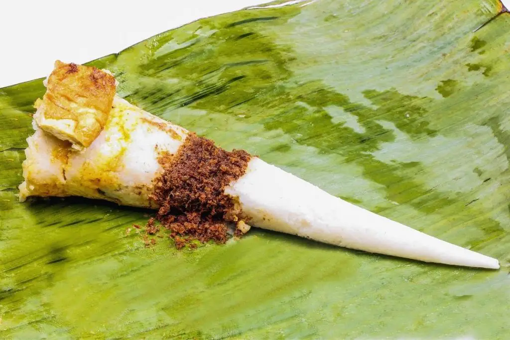 95. Nasi Tumpang/Nasi Tupe (Nasi Mampat dalam Kon Daun Pisang)