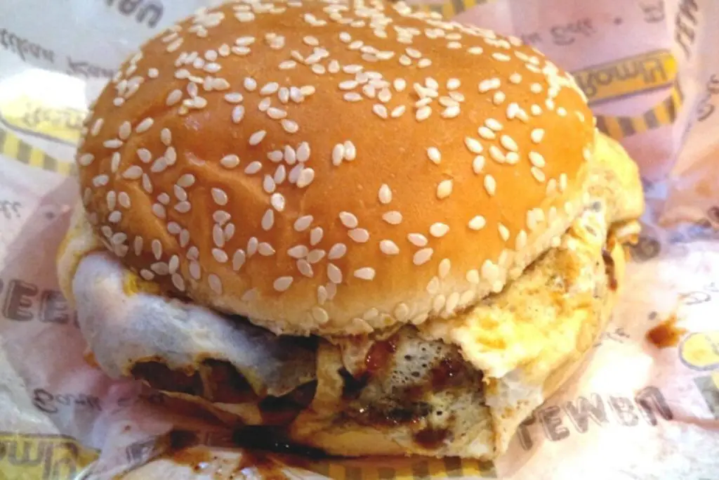 4. Burger Ramly (Burger Kegemaran Malaysia)